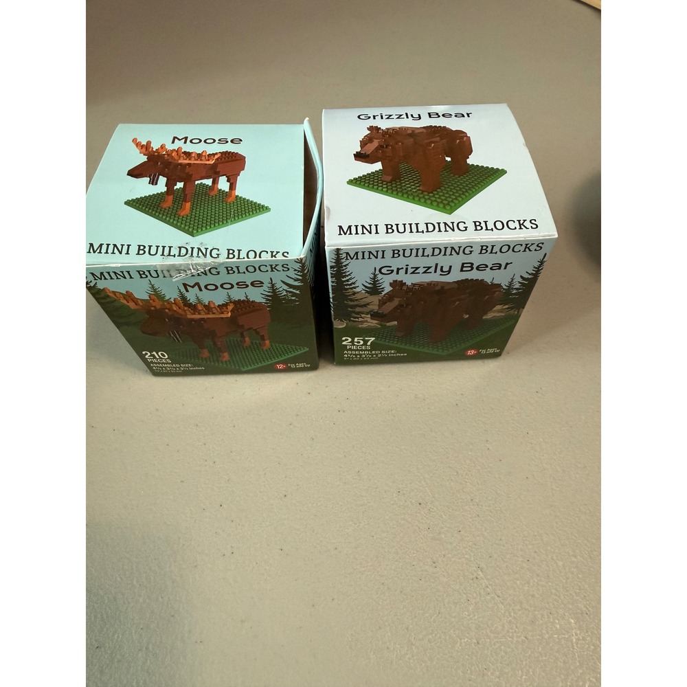 Mini Building Blocks Grizzly Bear and Moose Wildlife Set 2 Pack 467 Pieces Total